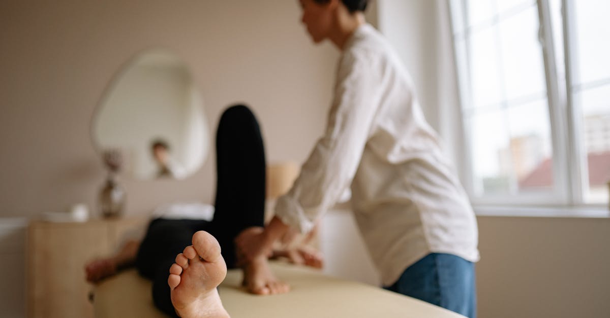 découvrez l'acupression, une méthode de médecine traditionnelle qui stimule des points spécifiques du corps pour soulager le stress, atténuer les douleurs et favoriser le bien-être. apprenez comment cette pratique millénaire peut améliorer votre santé et votre qualité de vie.