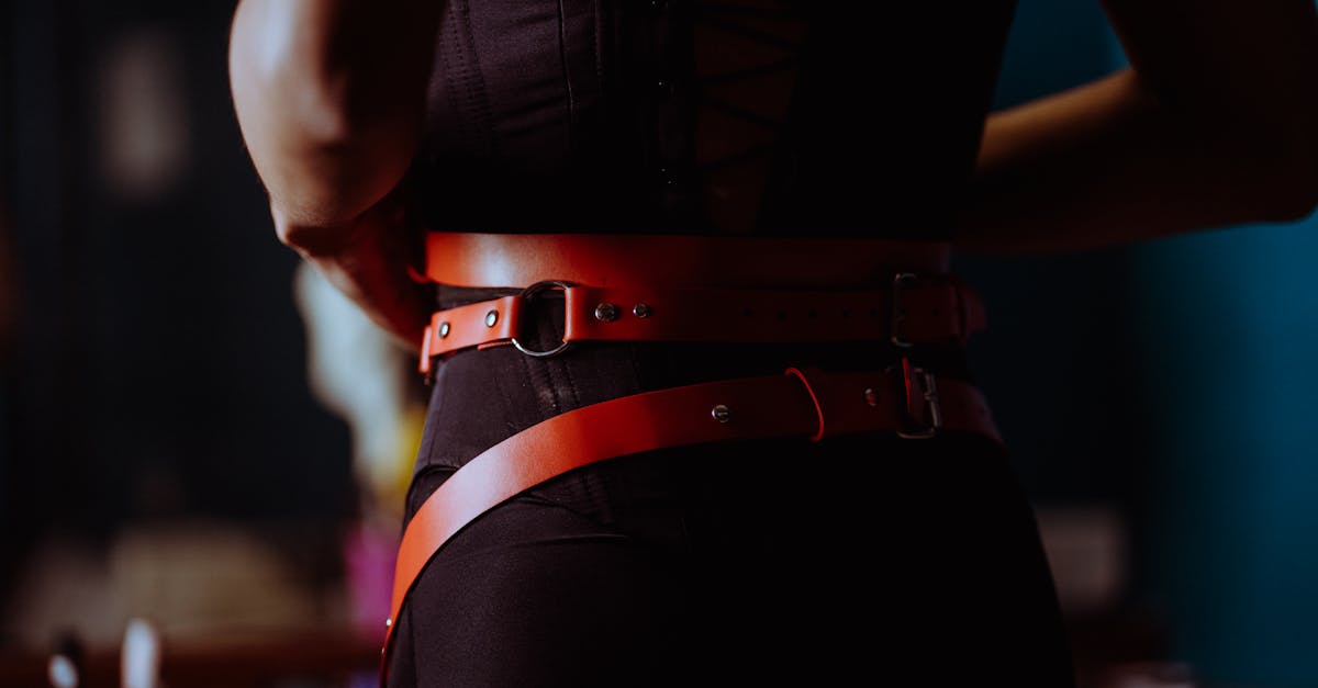 découvrez l'univers fascinant du bdsm, où exploration, consentement et communication se rencontrent. plongez dans des pratiques variées et enrichissantes, tout en respectant les limites et le bien-être de chacun. que vous soyez novice ou expérimenté, explorez vos désirs en toute sécurité.