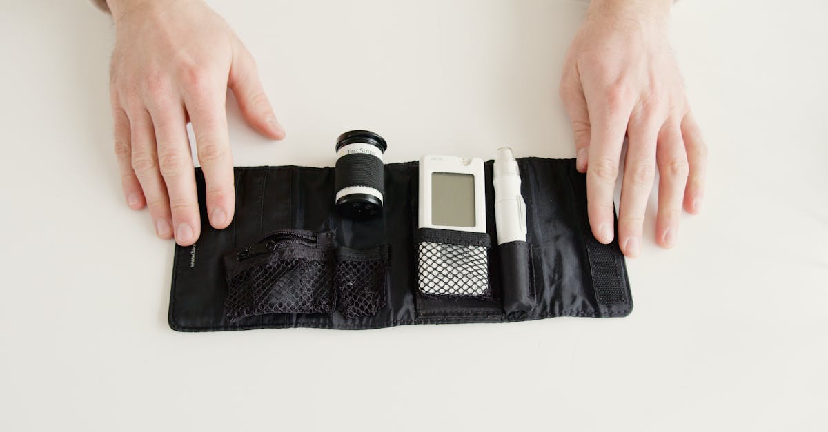 découvrez notre kit bdsm pour débutants, idéal pour explorer de nouvelles sensations en toute sécurité. parfait pour les couples souhaitant s'initier au plaisir et à la complicité du bdsm en douceur.