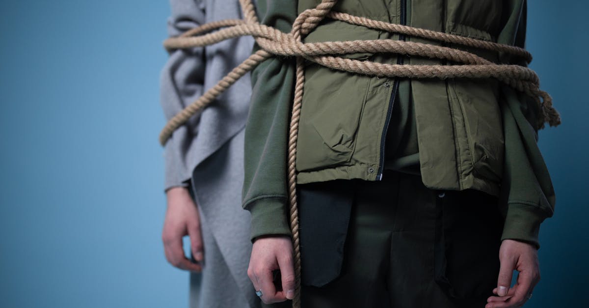 découvrez l'art du bondage : pratiques, conseils et sécurité pour une expérience sensuelle et respectueuse, que vous soyez débutant ou initié.