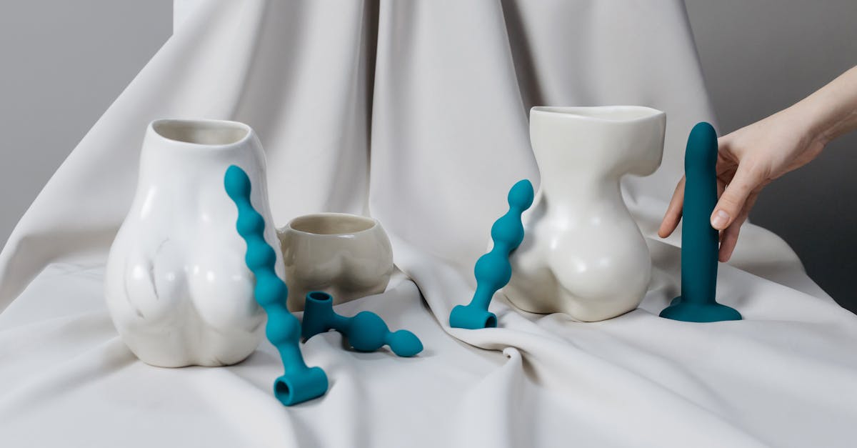 découvrez tout ce qu'il faut savoir sur le dildo : conseils d’utilisation, matériaux, avantages et astuces pour choisir le modèle idéal et vivre une expérience intime en toute sécurité.