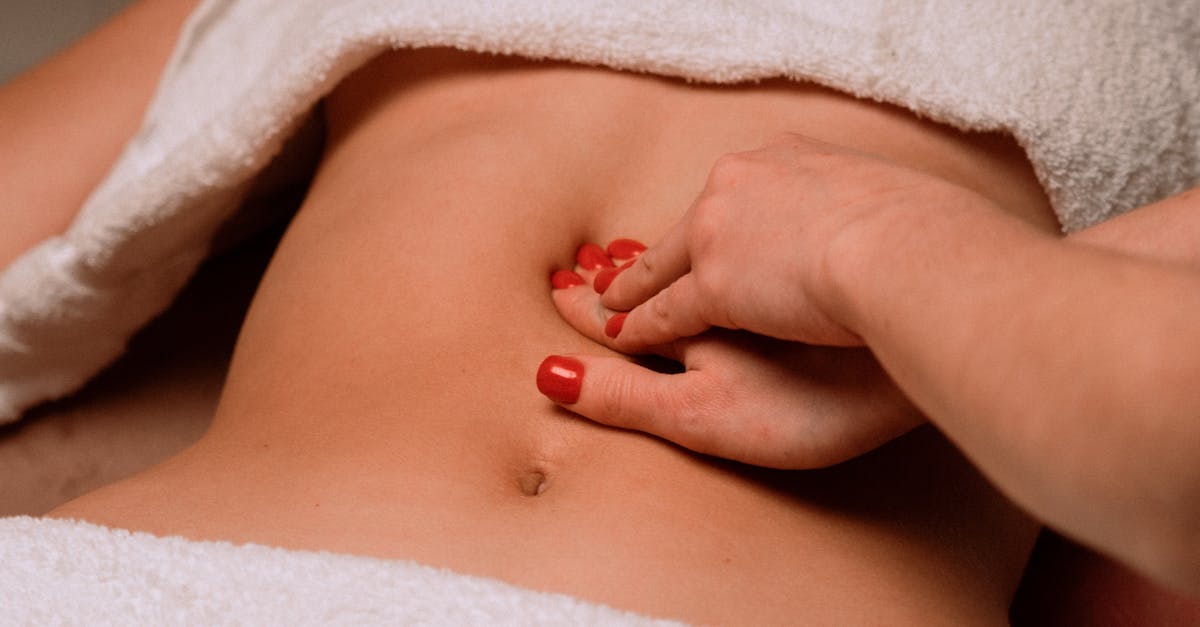 découvrez les huiles de massage comestibles : idéales pour des moments de détente gourmands et sensuels, elles nourrissent la peau tout en offrant une expérience olfactive et gustative unique. parfait pour pimenter vos massages !