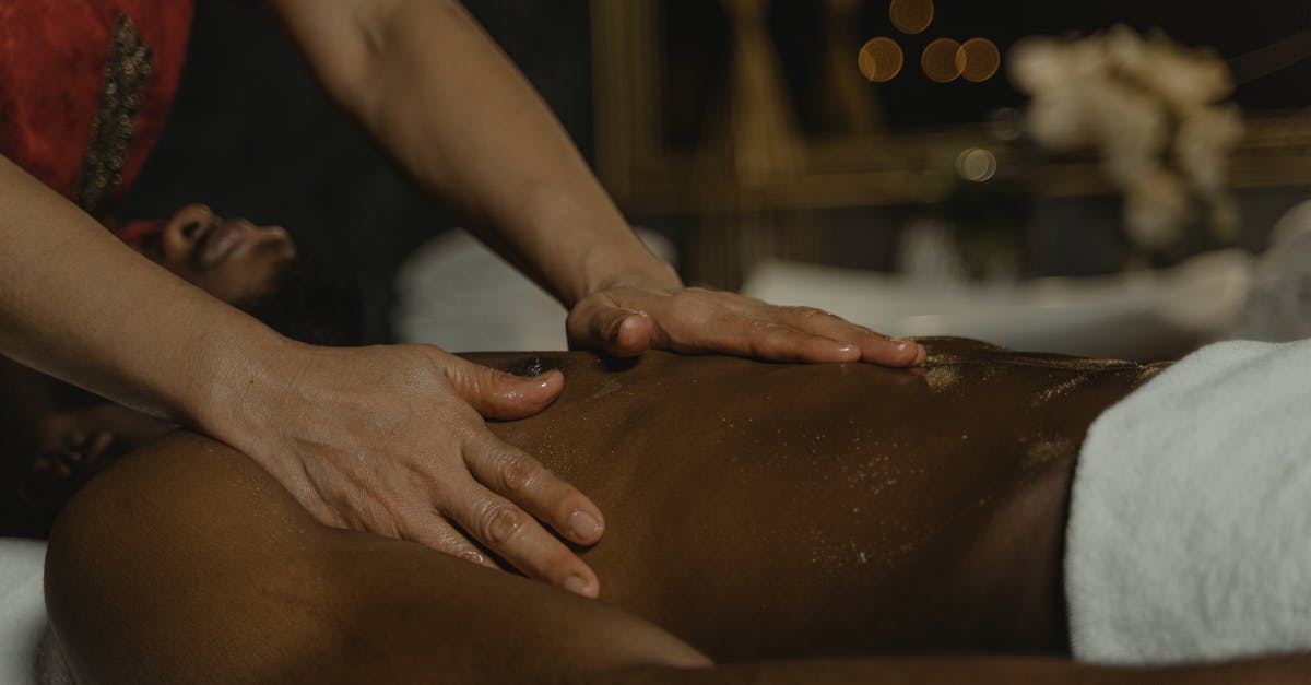 découvrez nos huiles de massage comestibles pour des moments sensuels et gourmands. profitez de textures douces, de parfums envoûtants et d'ingrédients sûrs pour éveiller vos sens lors de massages relaxants et délicieux.