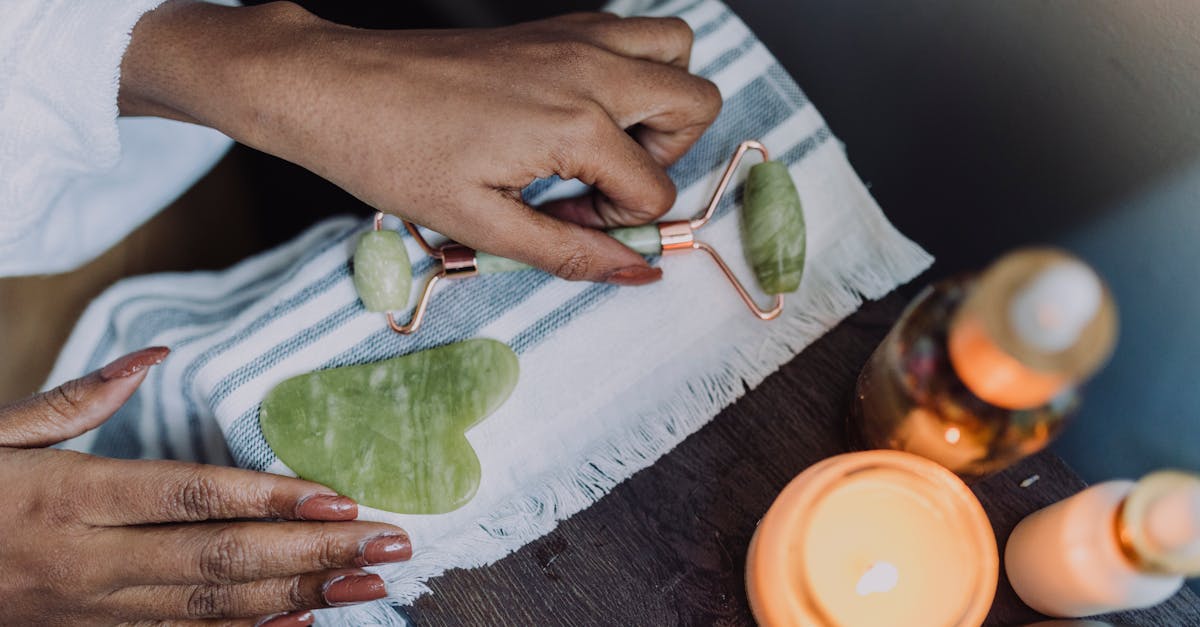 découvrez les bougies de massage érotiques, parfaites pour éveiller les sens et pimenter vos moments intimes. profitez d’un massage chaud et sensuel grâce à des ingrédients naturels adaptés à la peau.