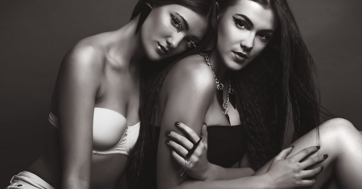 découvrez notre collection de lingerie raffinée, alliant confort et élégance. succombez à des modèles tendance, parfaits pour toutes les occasions. offrez-vous le luxe d’une lingerie qui sublime votre silhouette et révèle votre féminité.